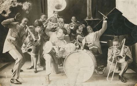 what music was popular in the 1920s and how did it reflect societal changes?